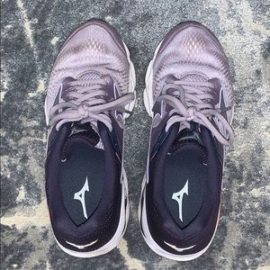 women’s mizuno wave running shoe